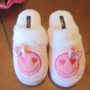 Kensie Girl Slippers. Girls Size Large 2/3.